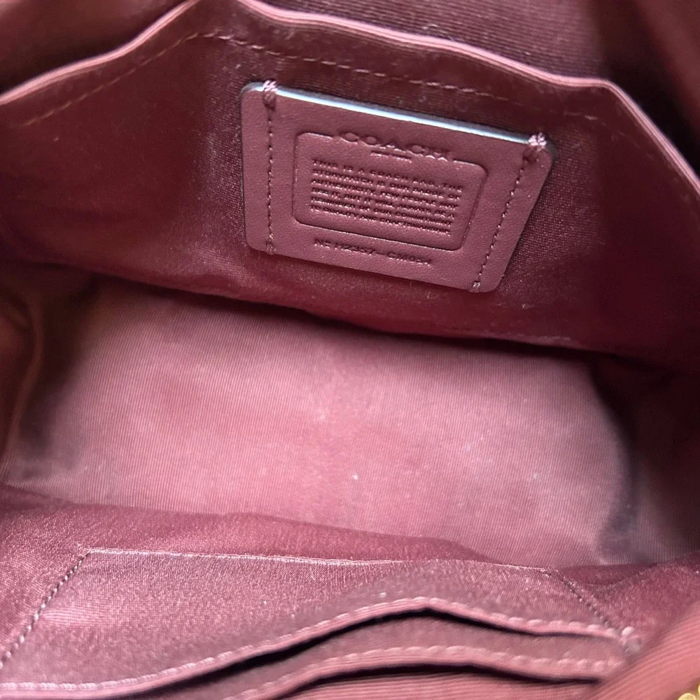 Coach Teri Pink Signature Leather Shoulder Bag Excellent